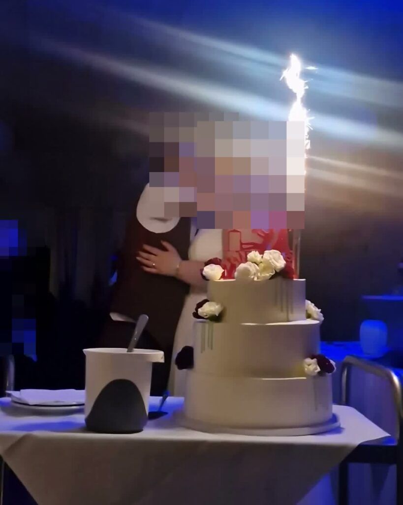 Hochzeitstorte mit Wunderkerze